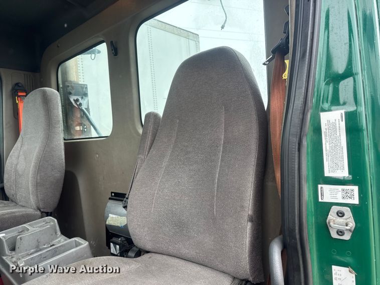 image for item YA2398 2017 Freightliner Cascadia 125 semi truck