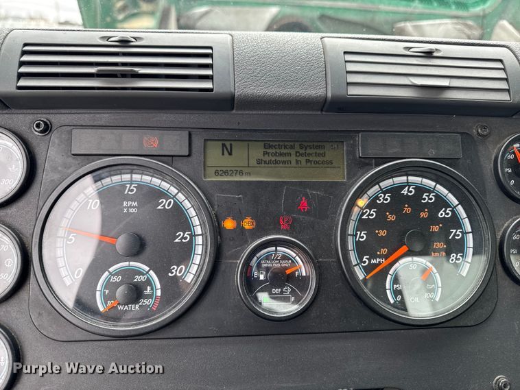 image for item YA2398 2017 Freightliner Cascadia 125 semi truck