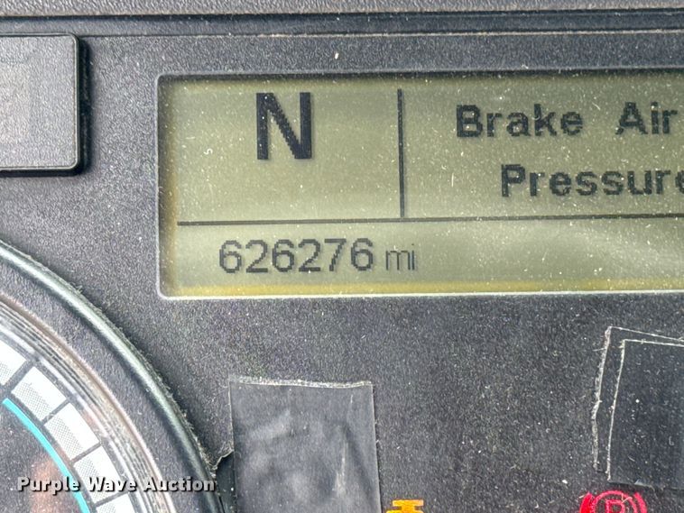 image for item YA2398 2017 Freightliner Cascadia 125 semi truck