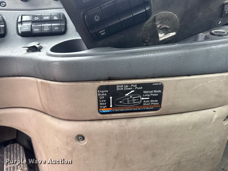 image for item YA2398 2017 Freightliner Cascadia 125 semi truck