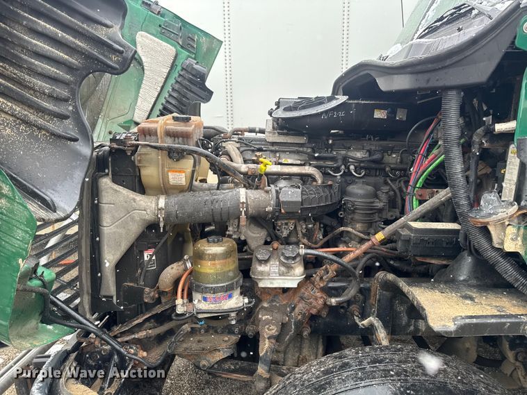 image for item YA2398 2017 Freightliner Cascadia 125 semi truck