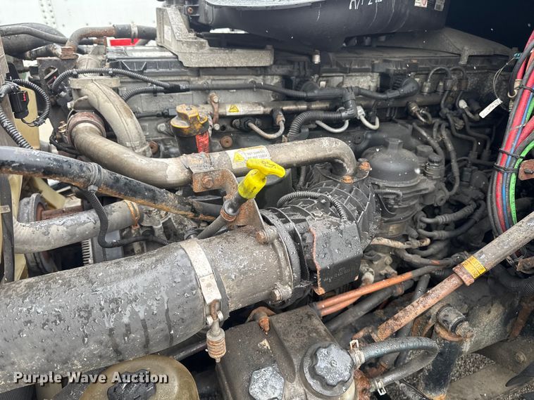 image for item YA2398 2017 Freightliner Cascadia 125 semi truck