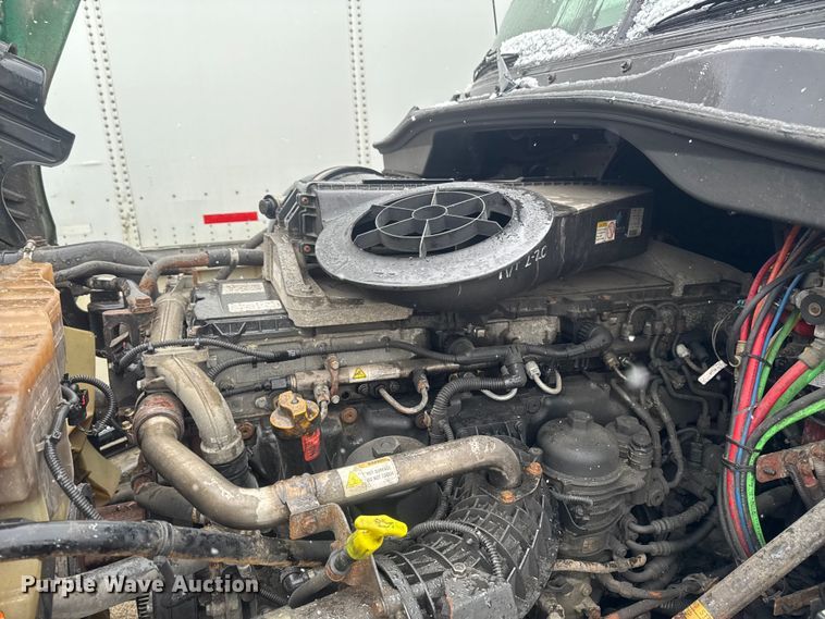 image for item YA2398 2017 Freightliner Cascadia 125 semi truck