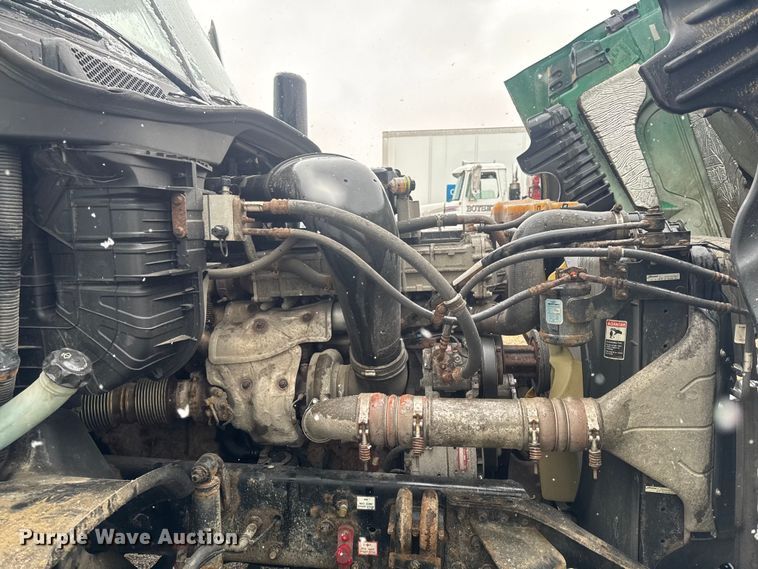 image for item YA2398 2017 Freightliner Cascadia 125 semi truck