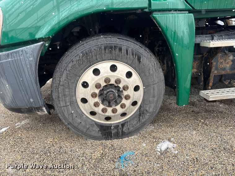 image for item YA2398 2017 Freightliner Cascadia 125 semi truck