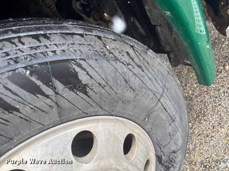 image for item YA2398 2017 Freightliner Cascadia 125 semi truck