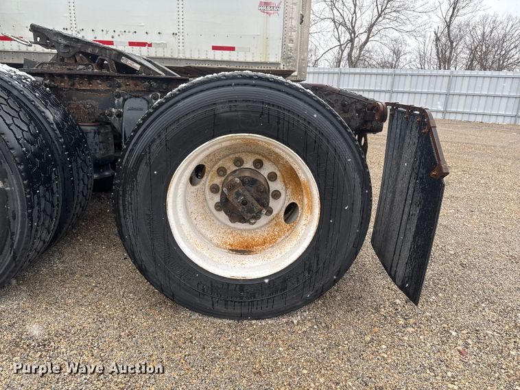 image for item YA2398 2017 Freightliner Cascadia 125 semi truck