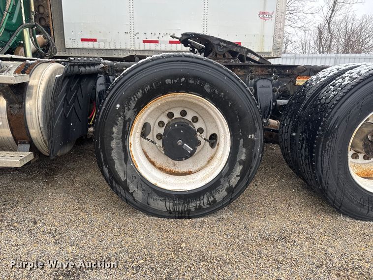 image for item YA2398 2017 Freightliner Cascadia 125 semi truck