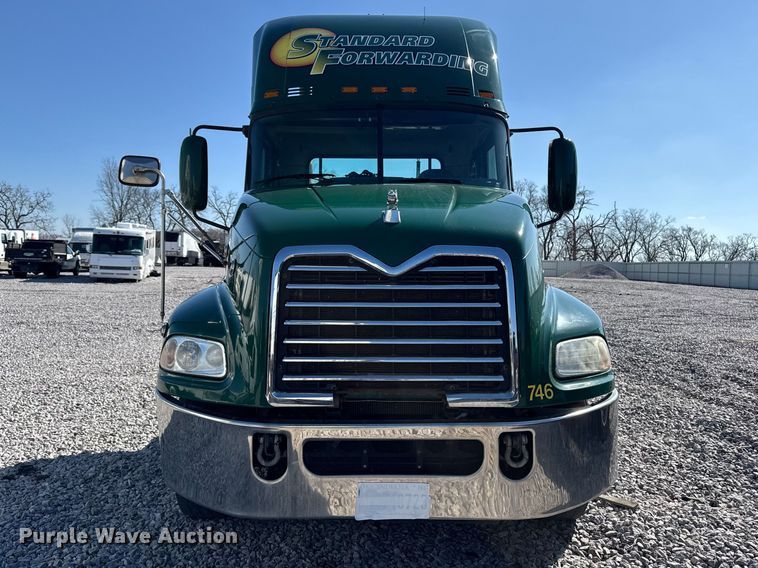 image for item YA2399 2016 Mack CXU semi truck