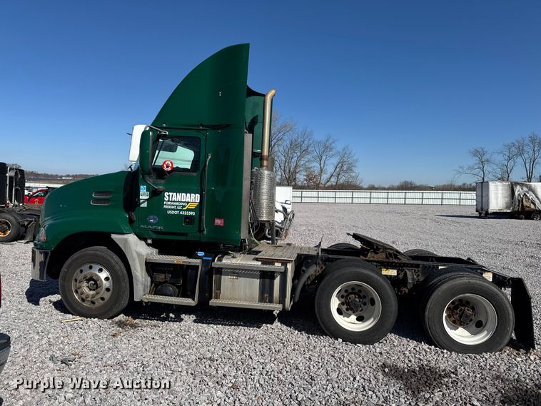 image for item YA2399 2016 Mack CXU semi truck