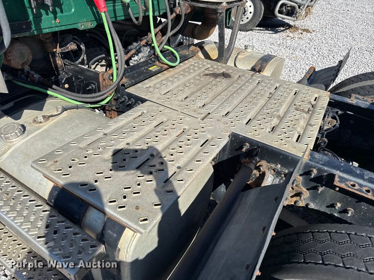 image for item YA2399 2016 Mack CXU semi truck