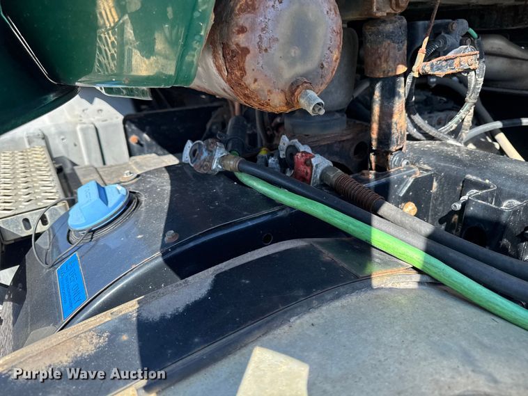 image for item YA2399 2016 Mack CXU semi truck