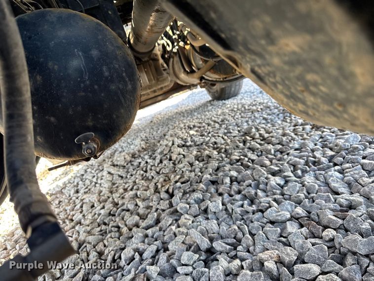 image for item YA2399 2016 Mack CXU semi truck