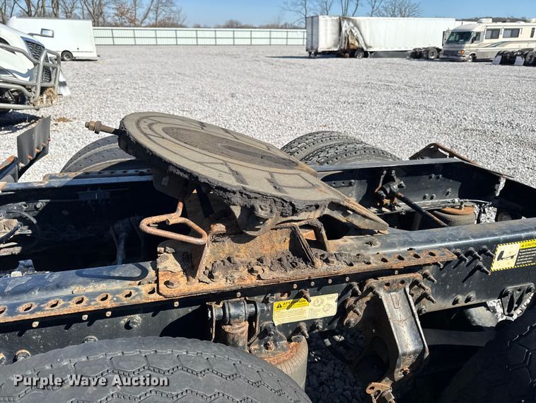 image for item YA2399 2016 Mack CXU semi truck