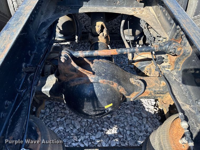 image for item YA2399 2016 Mack CXU semi truck