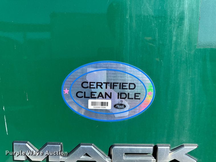 image for item YA2399 2016 Mack CXU semi truck