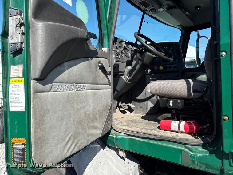 image for item YA2399 2016 Mack CXU semi truck