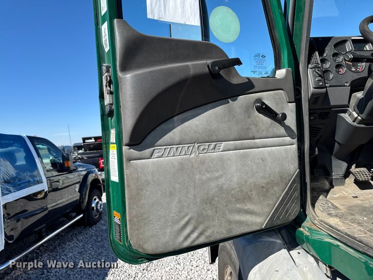 image for item YA2399 2016 Mack CXU semi truck