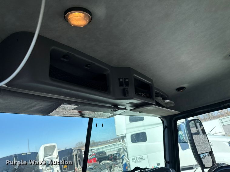 image for item YA2399 2016 Mack CXU semi truck