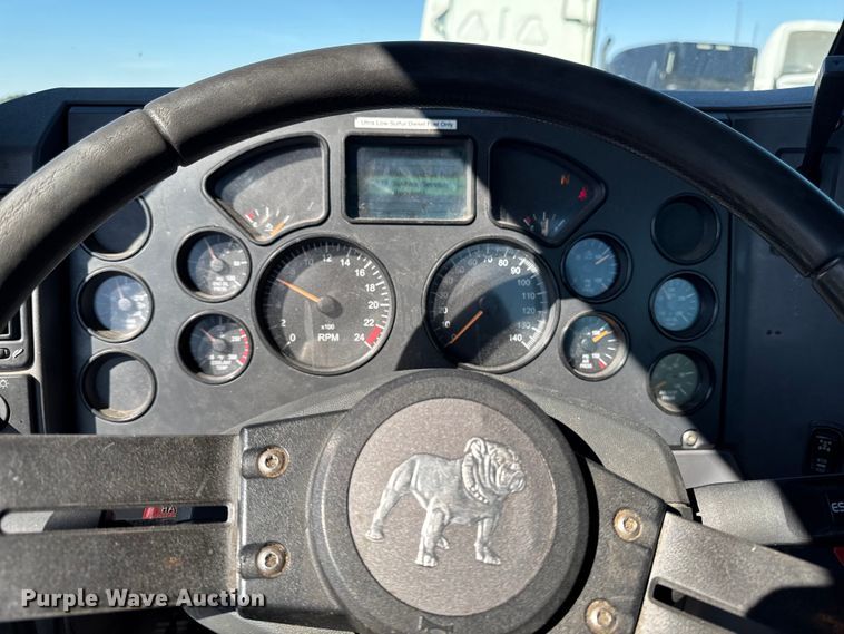 image for item YA2399 2016 Mack CXU semi truck