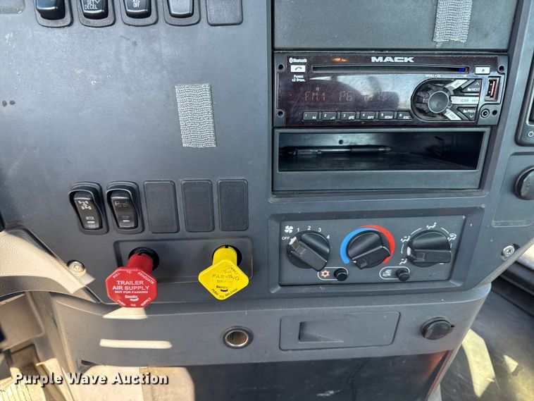 image for item YA2399 2016 Mack CXU semi truck