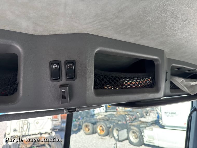 image for item YA2399 2016 Mack CXU semi truck