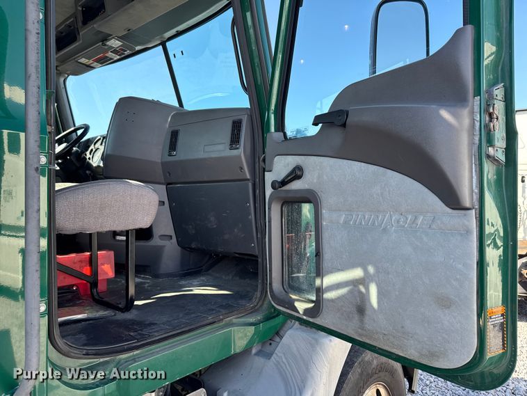 image for item YA2399 2016 Mack CXU semi truck