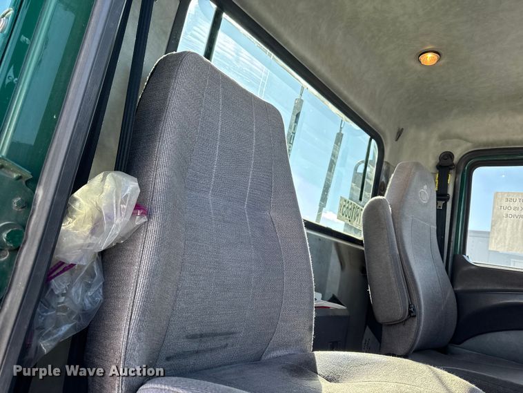 image for item YA2399 2016 Mack CXU semi truck