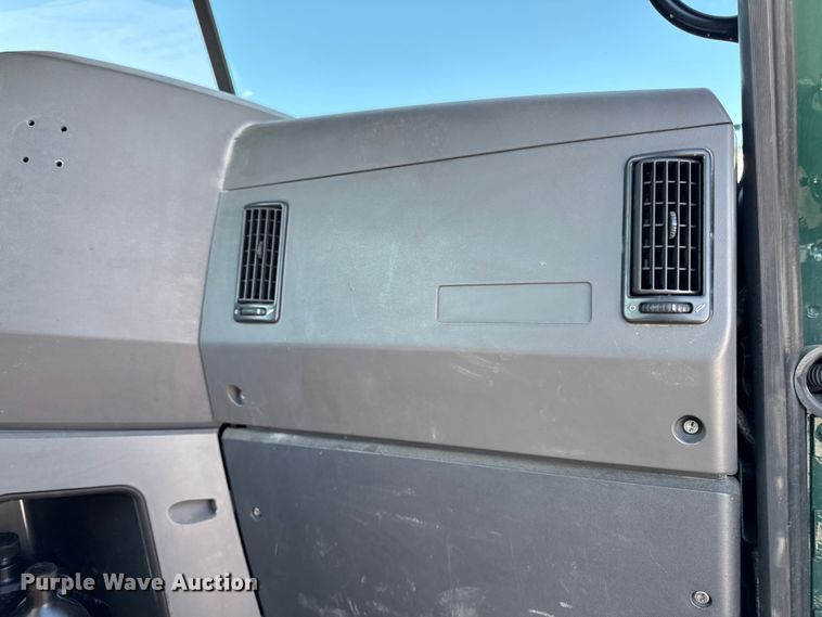 image for item YA2399 2016 Mack CXU semi truck