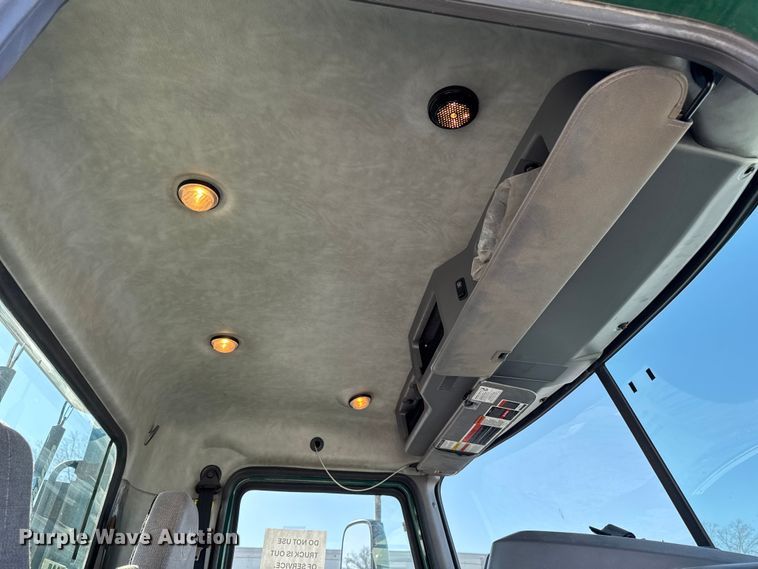 image for item YA2399 2016 Mack CXU semi truck