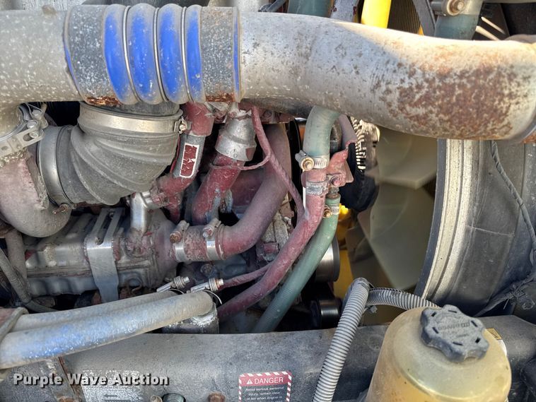 image for item YA2399 2016 Mack CXU semi truck