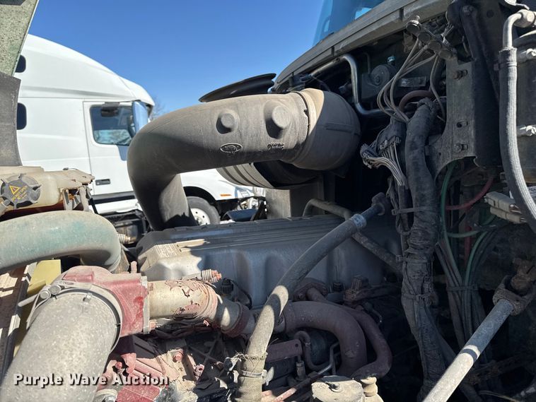 image for item YA2399 2016 Mack CXU semi truck