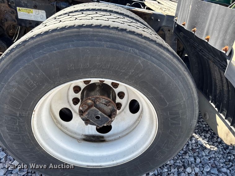 image for item YA2399 2016 Mack CXU semi truck