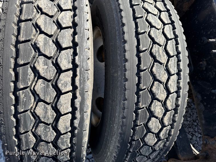 image for item YA2399 2016 Mack CXU semi truck