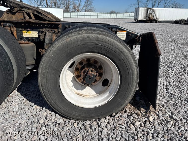 image for item YA2399 2016 Mack CXU semi truck