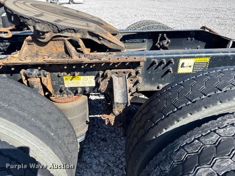 image for item YA2399 2016 Mack CXU semi truck