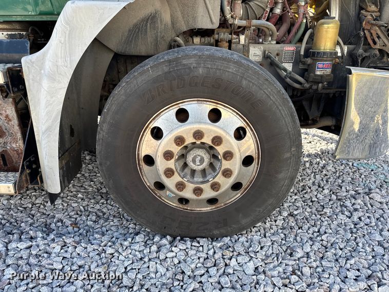 image for item YA2399 2016 Mack CXU semi truck