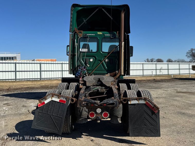 image for item YA2411 2017 Freightliner Cascadia 125 semi truck