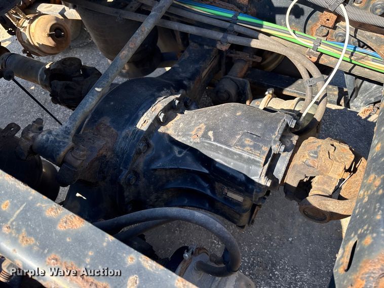 image for item YA2411 2017 Freightliner Cascadia 125 semi truck