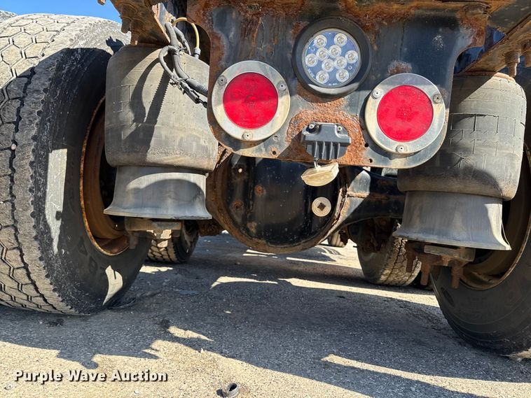 image for item YA2411 2017 Freightliner Cascadia 125 semi truck