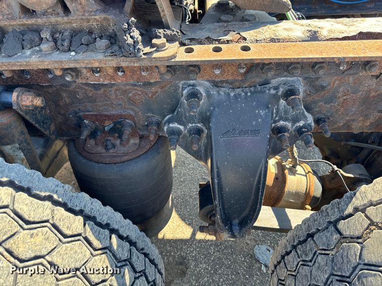 image for item YA2411 2017 Freightliner Cascadia 125 semi truck