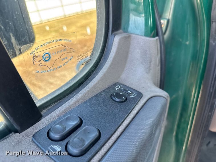 image for item YA2411 2017 Freightliner Cascadia 125 semi truck