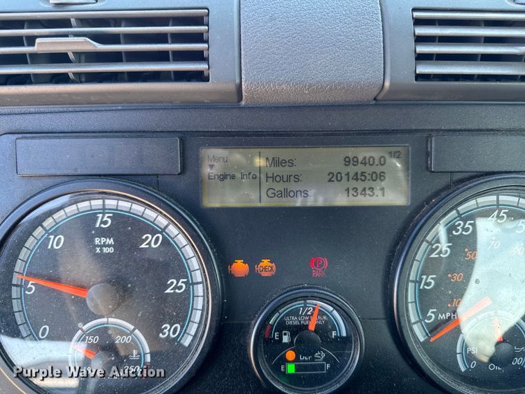 image for item YA2411 2017 Freightliner Cascadia 125 semi truck