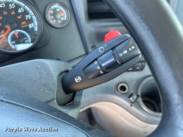 image for item YA2411 2017 Freightliner Cascadia 125 semi truck