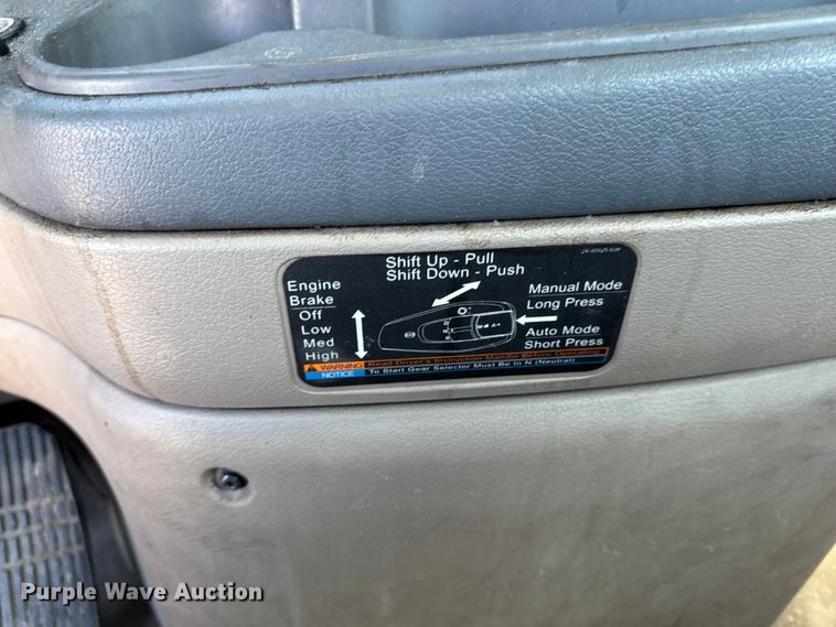 image for item YA2411 2017 Freightliner Cascadia 125 semi truck