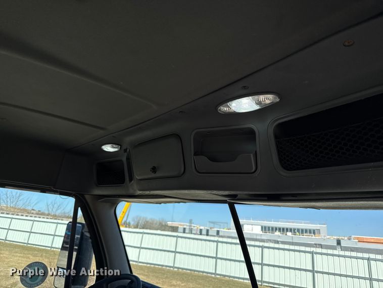 image for item YA2411 2017 Freightliner Cascadia 125 semi truck