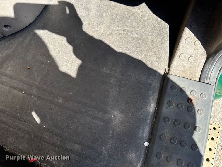 image for item YA2411 2017 Freightliner Cascadia 125 semi truck