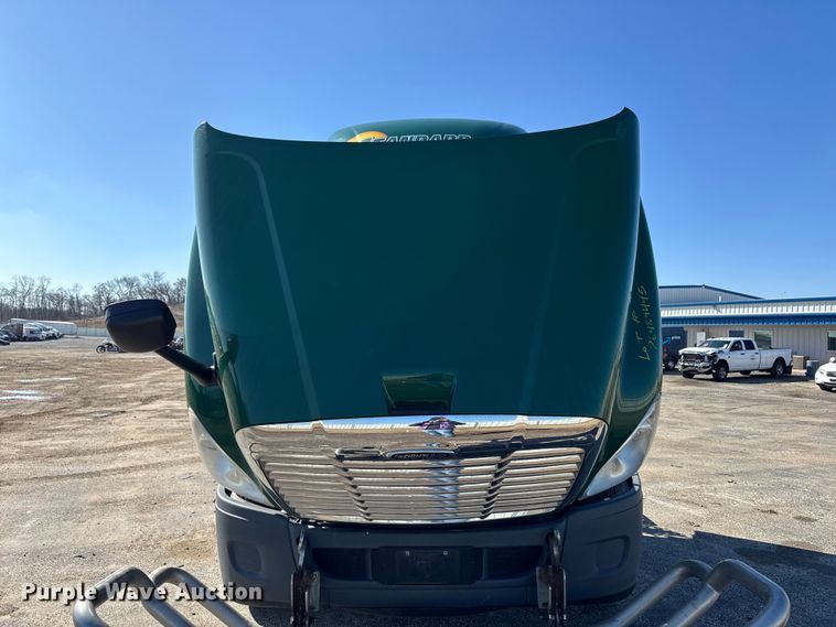 image for item YA2411 2017 Freightliner Cascadia 125 semi truck