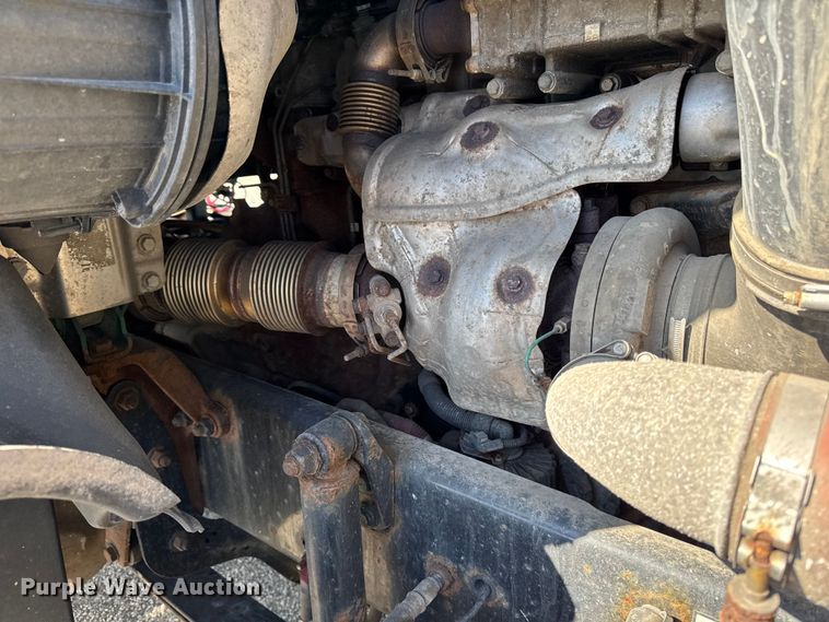 image for item YA2411 2017 Freightliner Cascadia 125 semi truck