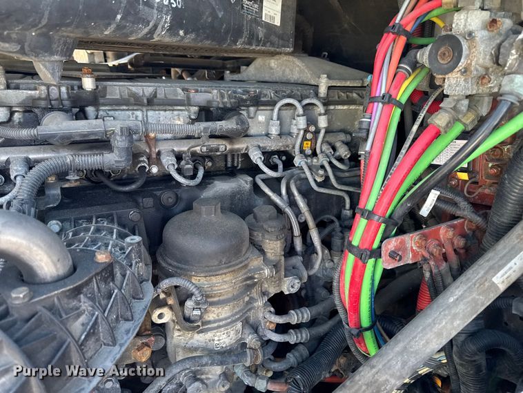 image for item YA2411 2017 Freightliner Cascadia 125 semi truck